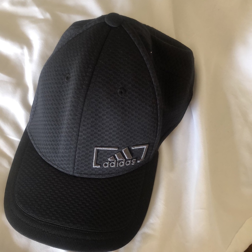 Men’s black adidas flex cap
